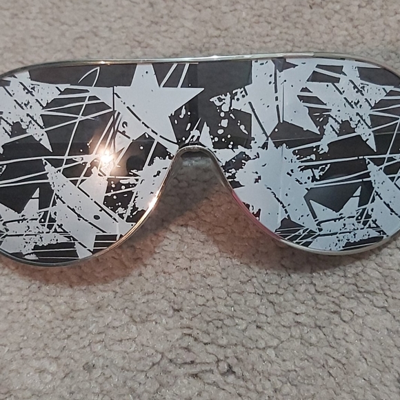 Sunglasses - Picture 3 of 16